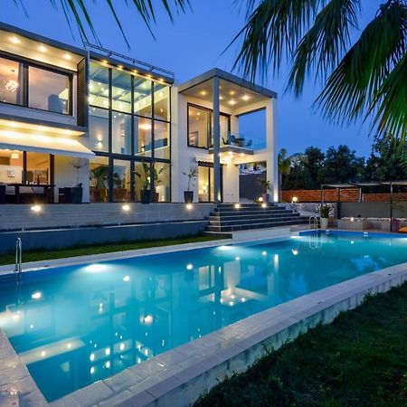 Adorno Luxury Villas Chorafakia Екстериор снимка